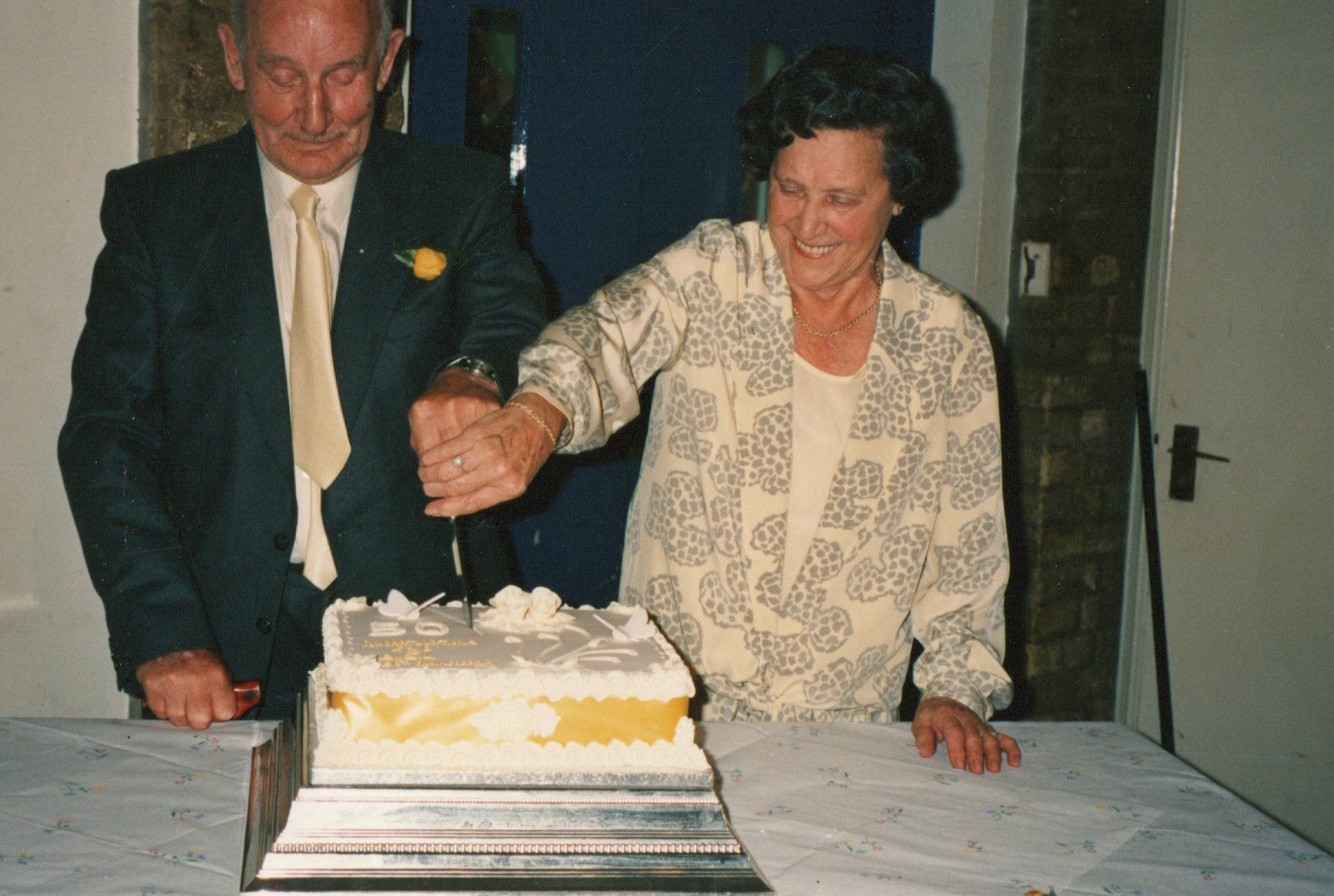 1 Eric and Sybil Celebrating.jpg (360 KB)
